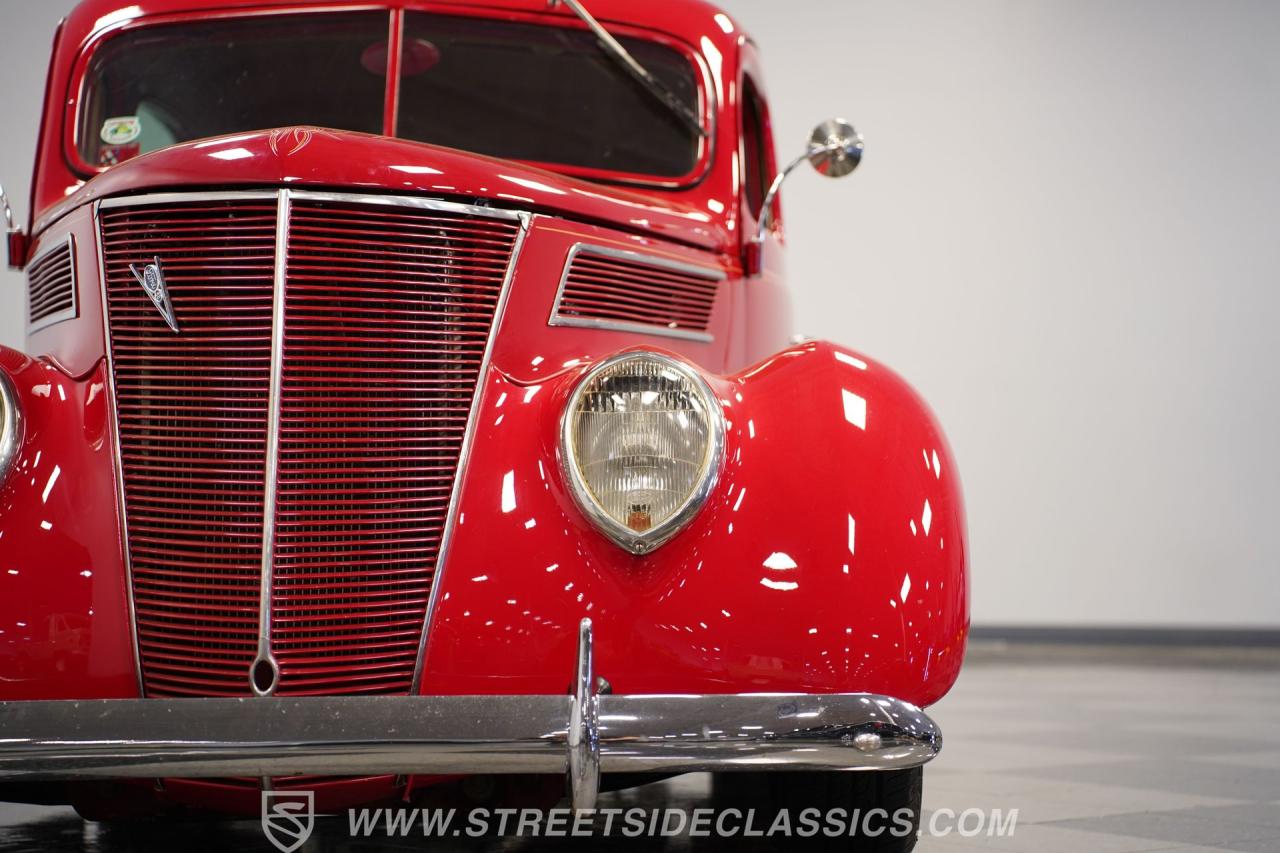 1937 Ford Tudor Humpback