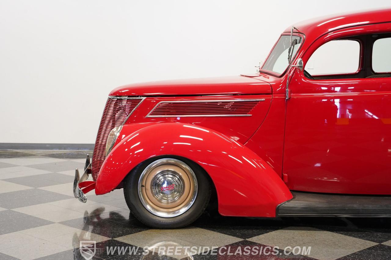 1937 Ford Tudor Humpback