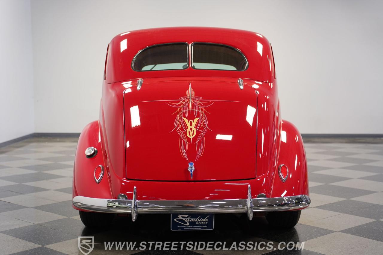 1937 Ford Tudor Humpback