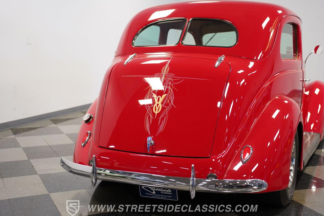 1937 Ford Tudor Humpback