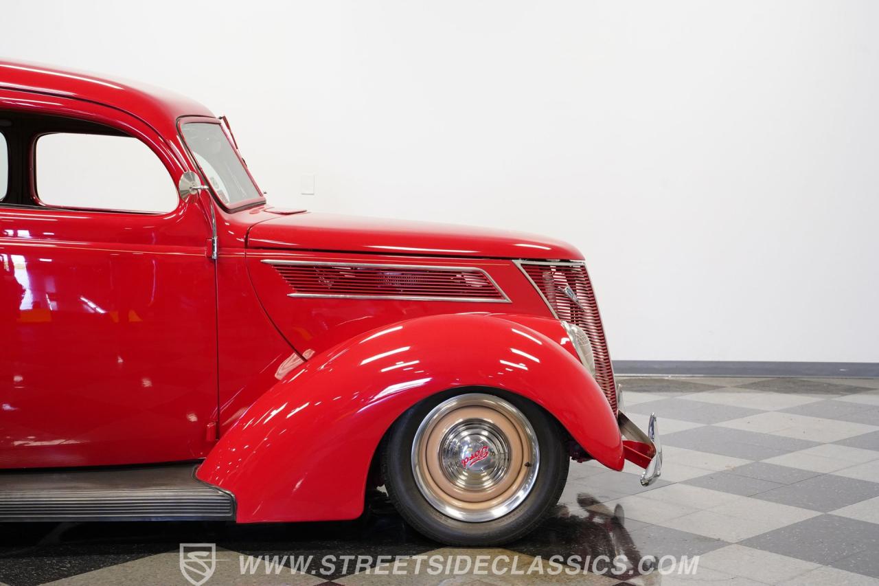 1937 Ford Tudor Humpback