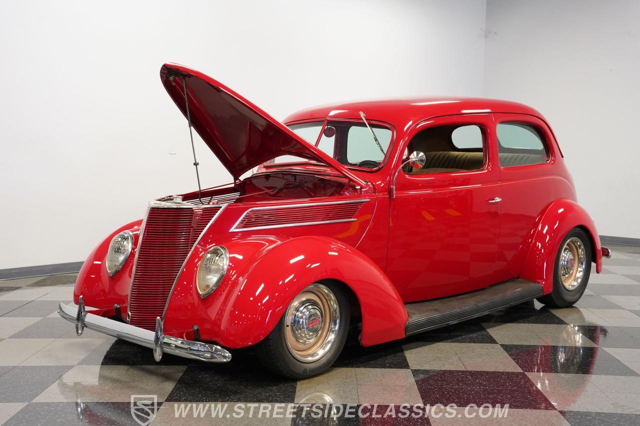 1937 Ford Tudor Humpback