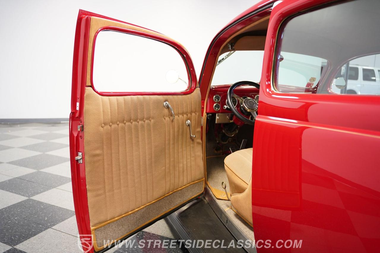1937 Ford Tudor Humpback