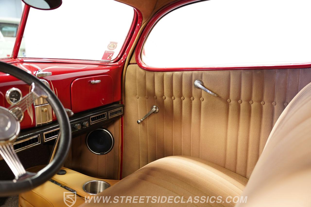 1937 Ford Tudor Humpback