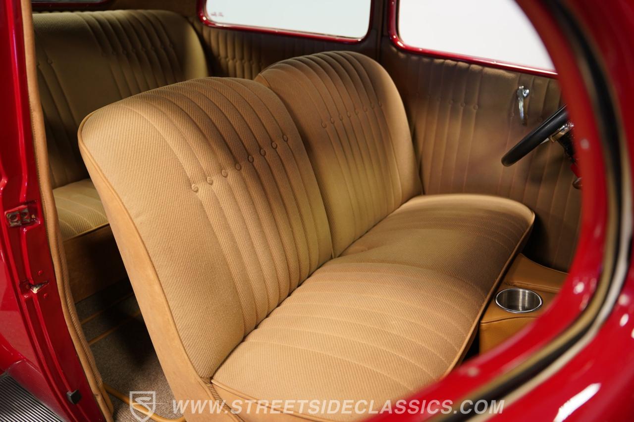 1937 Ford Tudor Humpback