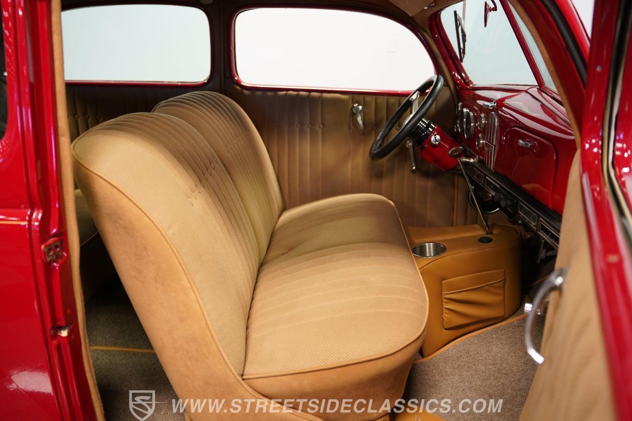 1937 Ford Tudor Humpback