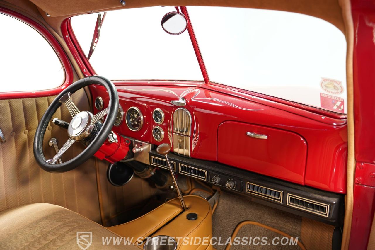 1937 Ford Tudor Humpback