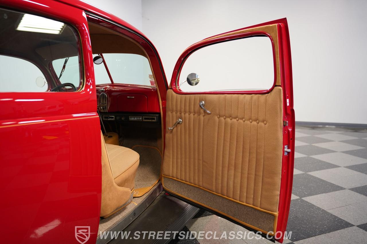 1937 Ford Tudor Humpback