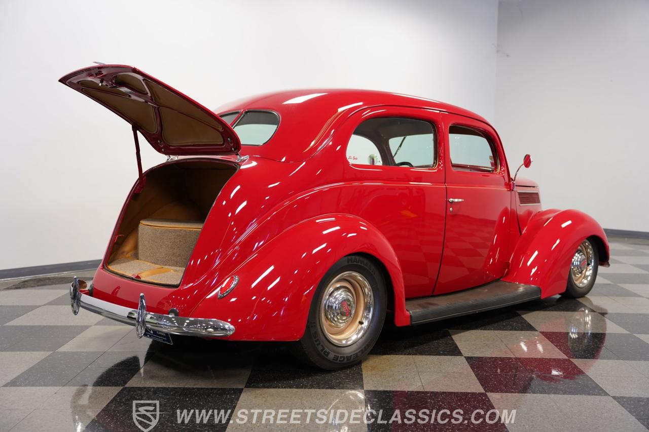 1937 Ford Tudor Humpback