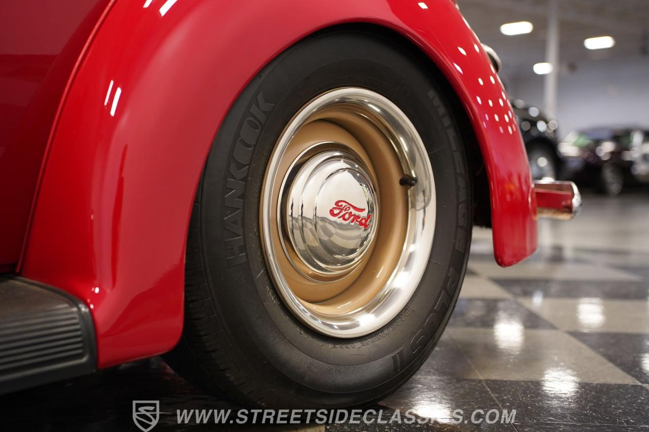 1937 Ford Tudor Humpback
