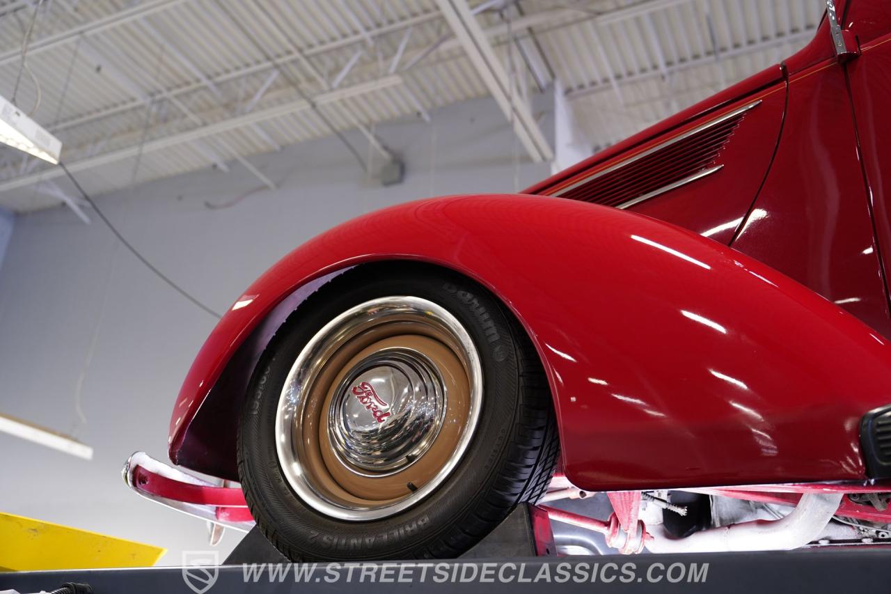 1937 Ford Tudor Humpback