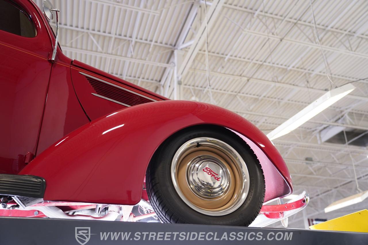 1937 Ford Tudor Humpback