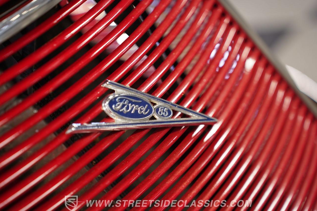 1937 Ford Tudor Humpback