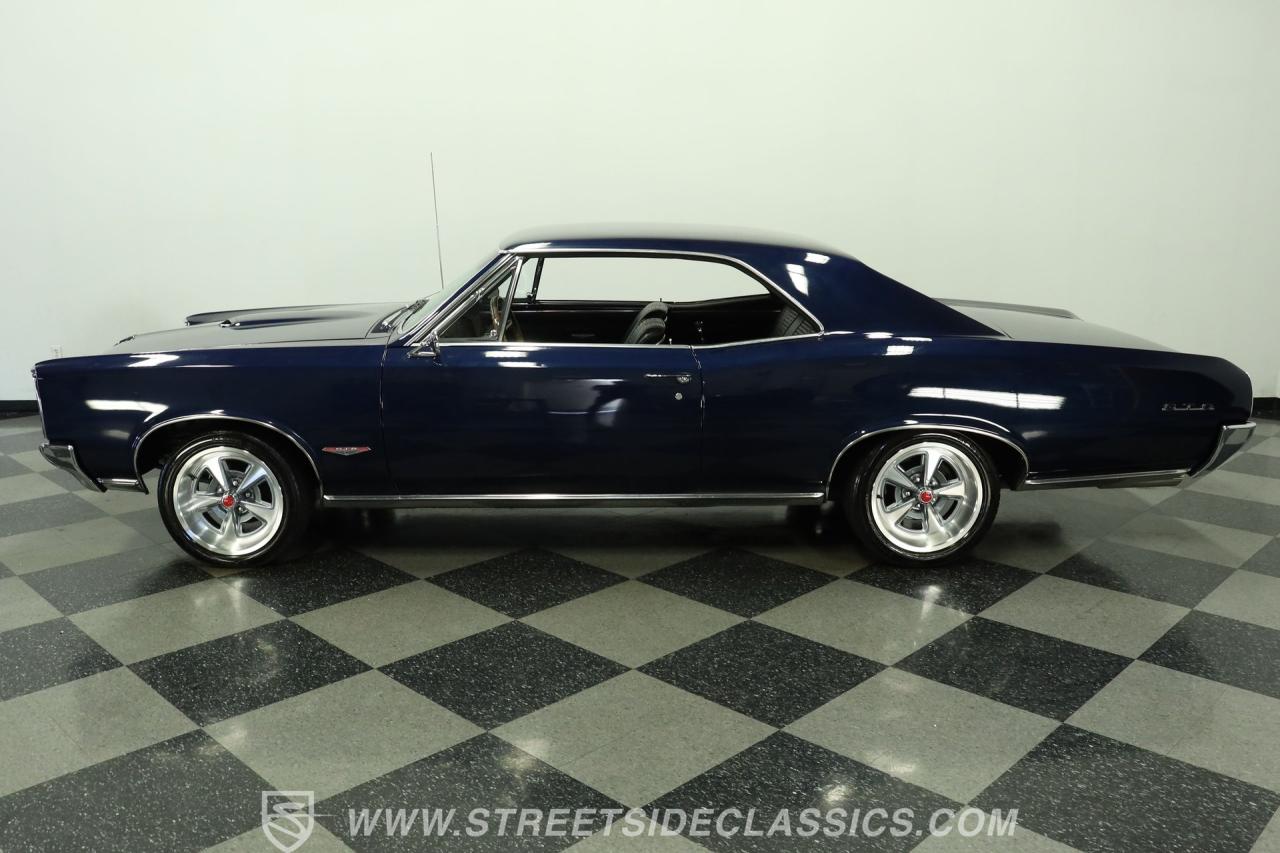 1966 Pontiac GTO Tri Power