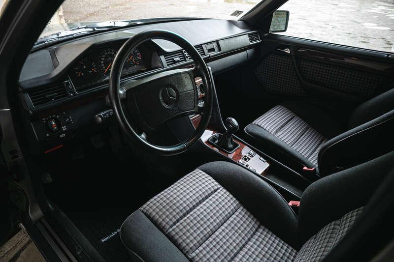 1990 Mercedes - Benz 300E AMG