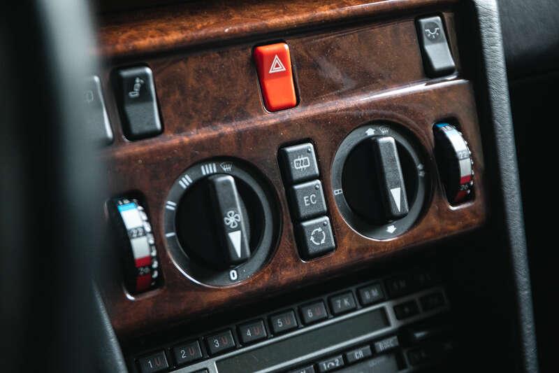 1990 Mercedes - Benz 300E AMG