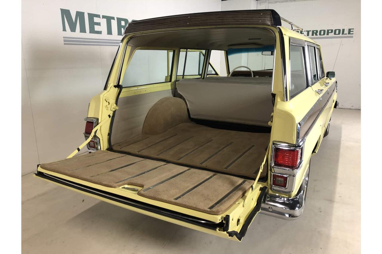 1973 Jeep Wagoneer Station