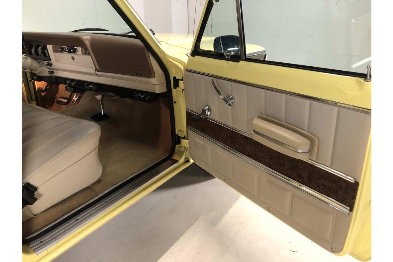 1973 Jeep Wagoneer Station