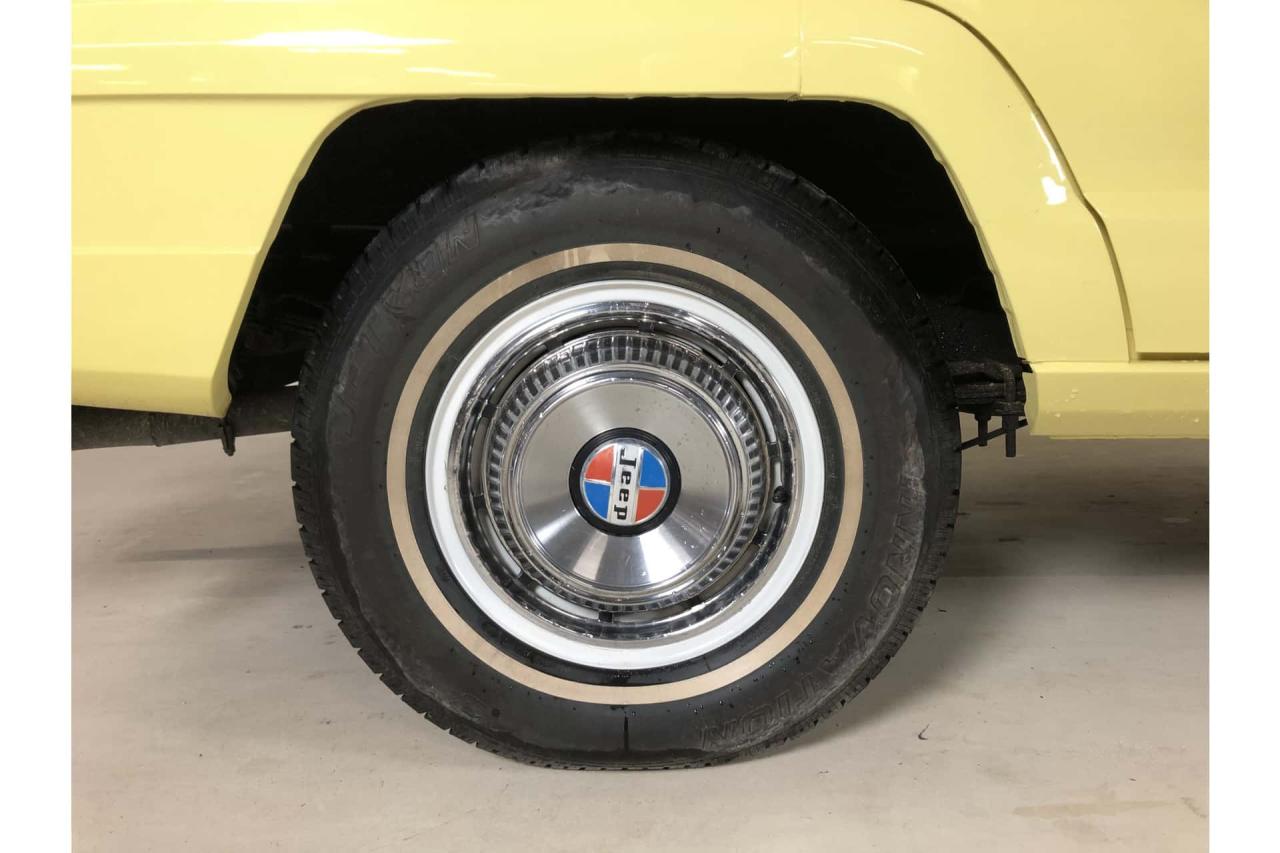 1973 Jeep Wagoneer Station