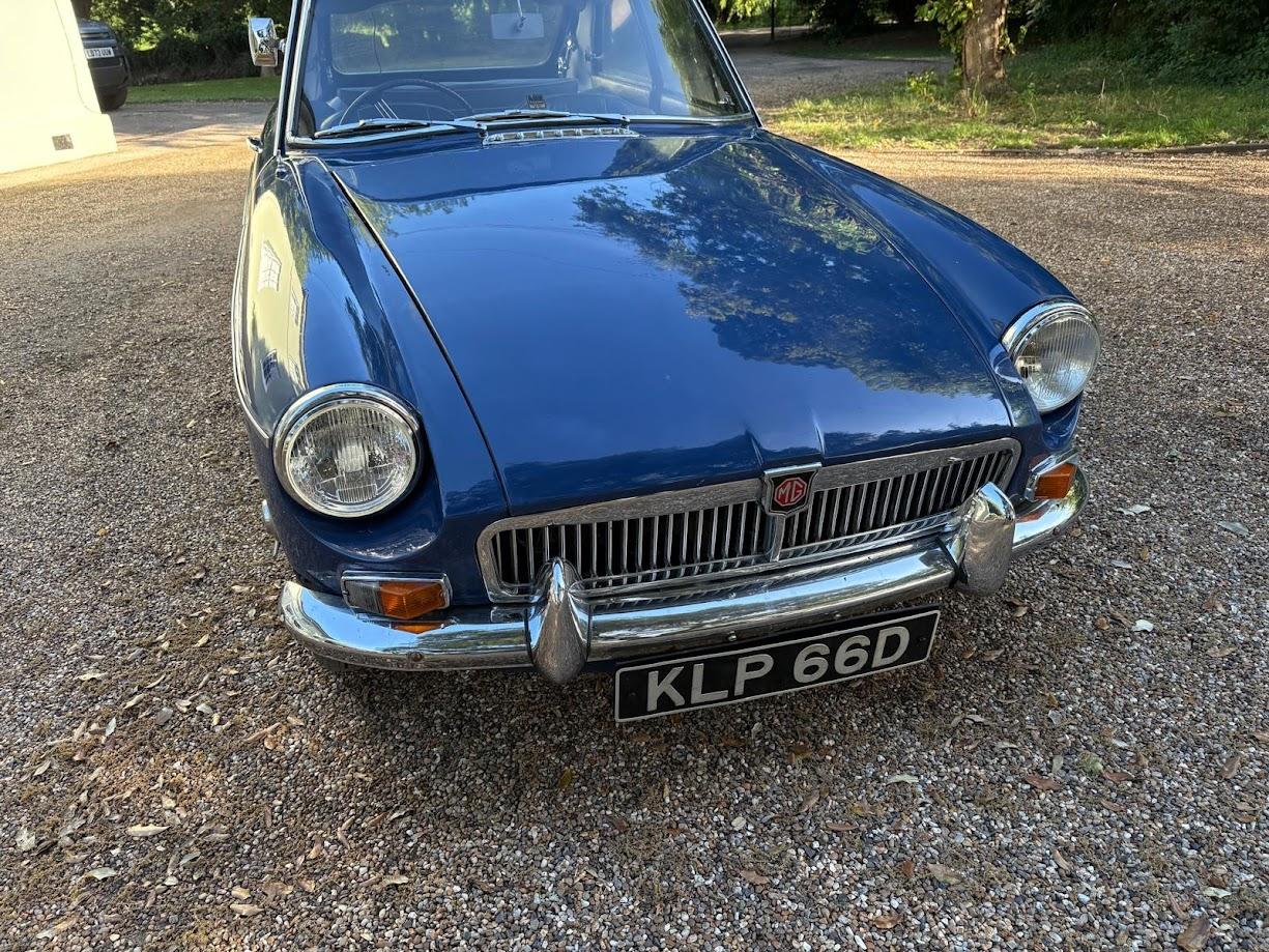 1966 MG B GT
