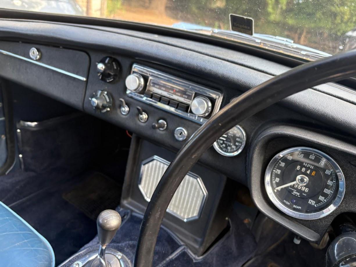 1966 MG B GT
