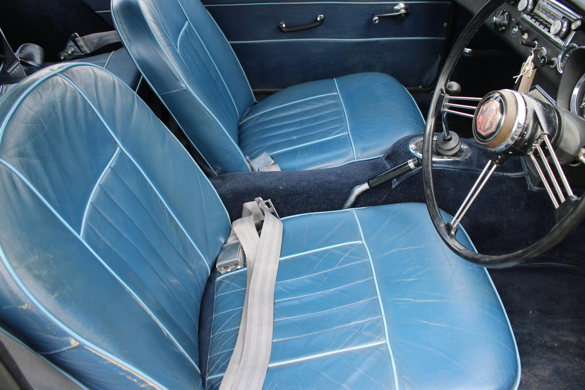 1966 MG B GT