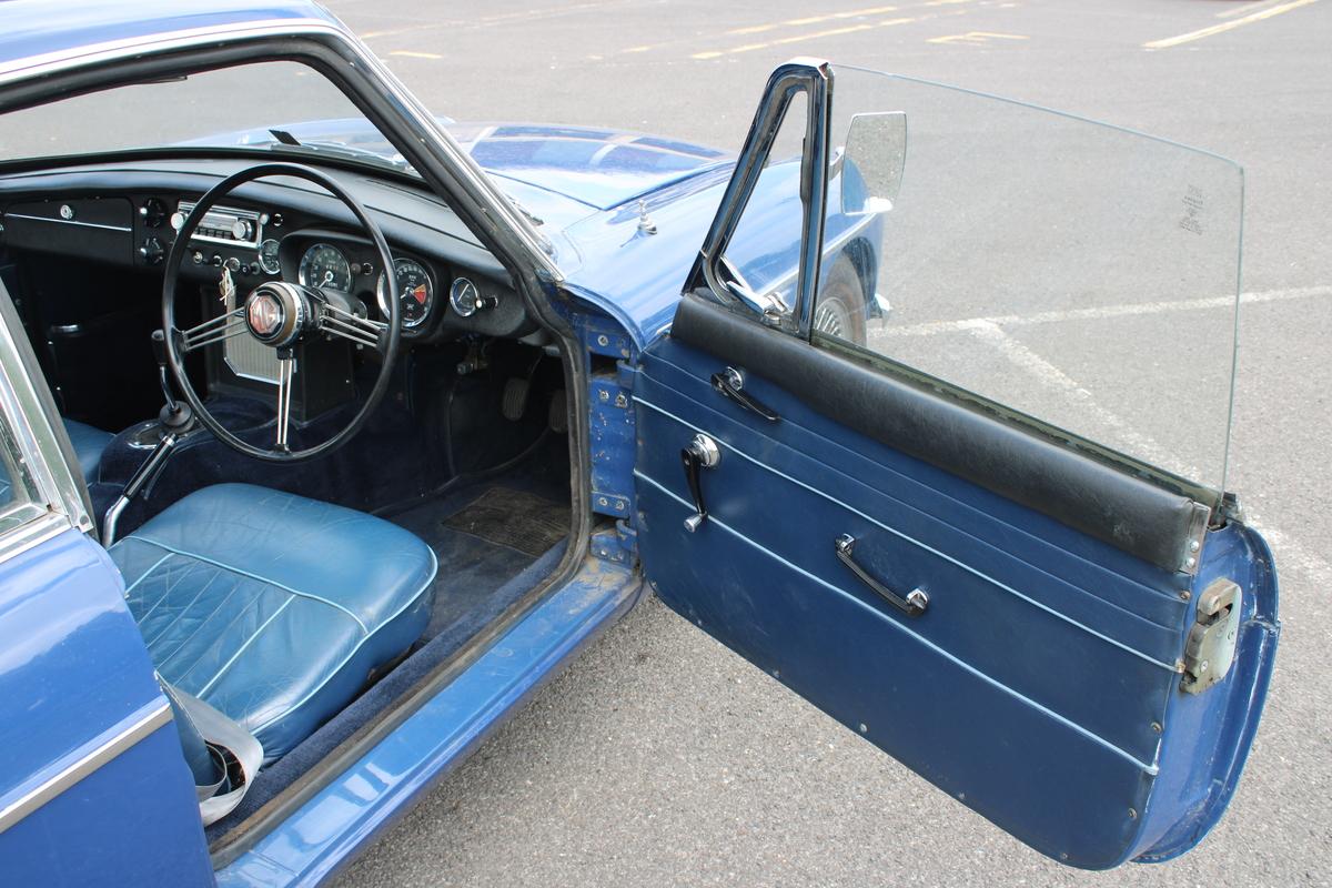 1966 MG B GT