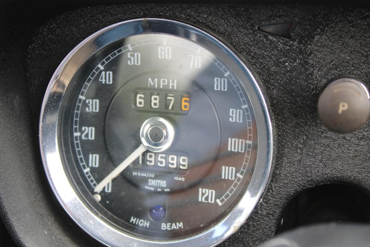 1966 MG B GT
