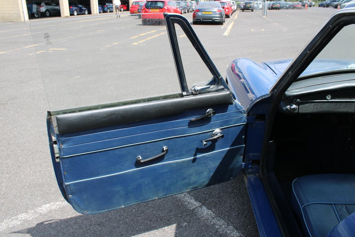 1966 MG B GT