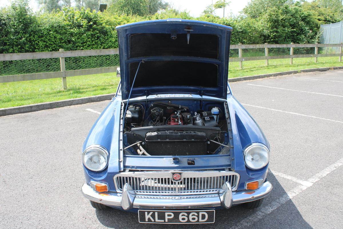 1966 MG B GT