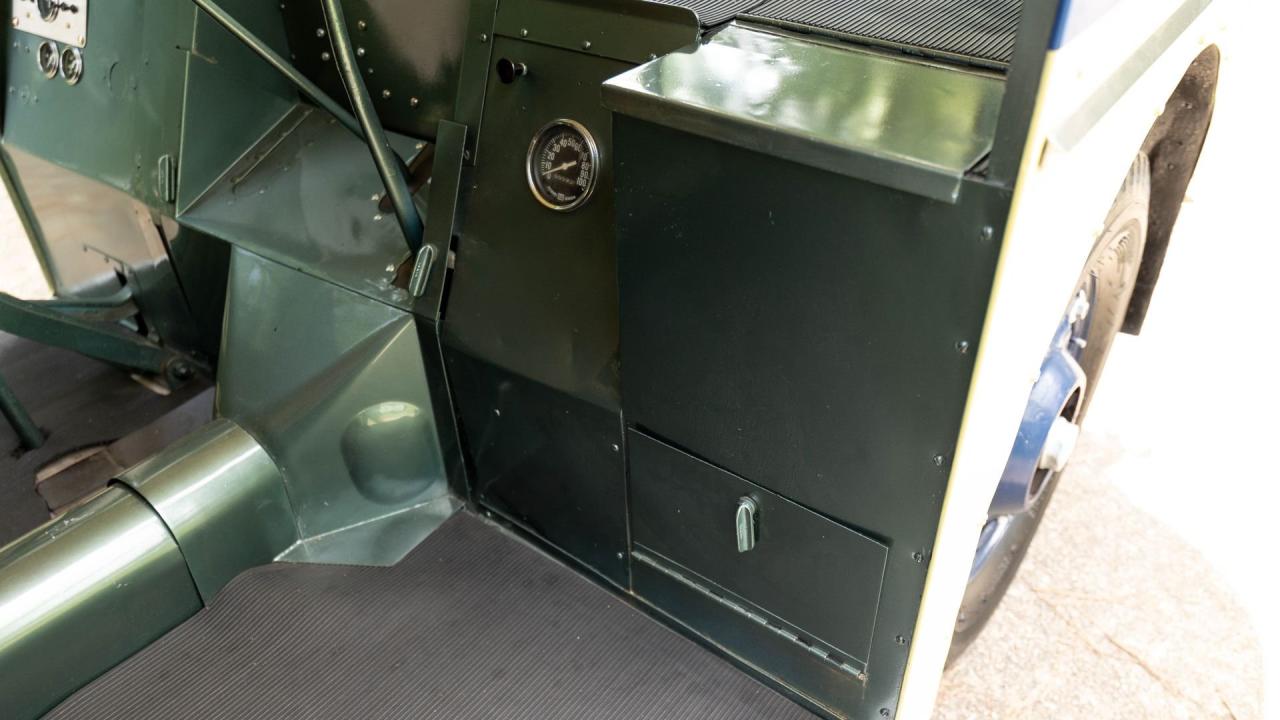 1936 Divco-Twin Coach Helms Delivery Van