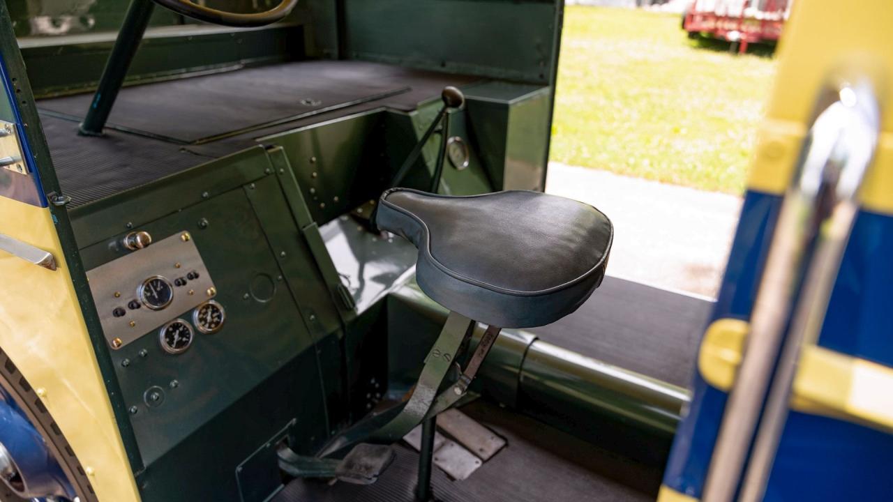 1936 Divco-Twin Coach Helms Delivery Van