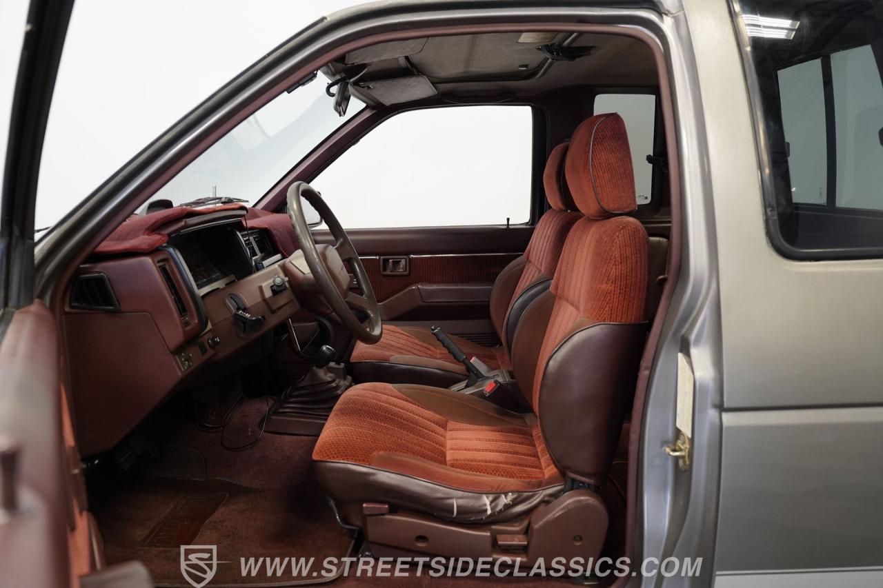 1989 Nissan 4x4 Hardbody Pick Up SE-V6