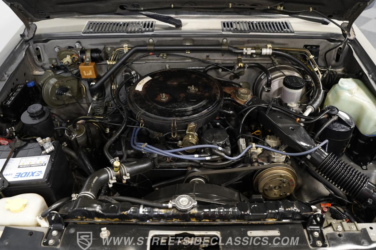 1989 Nissan 4x4 Hardbody Pick Up SE-V6