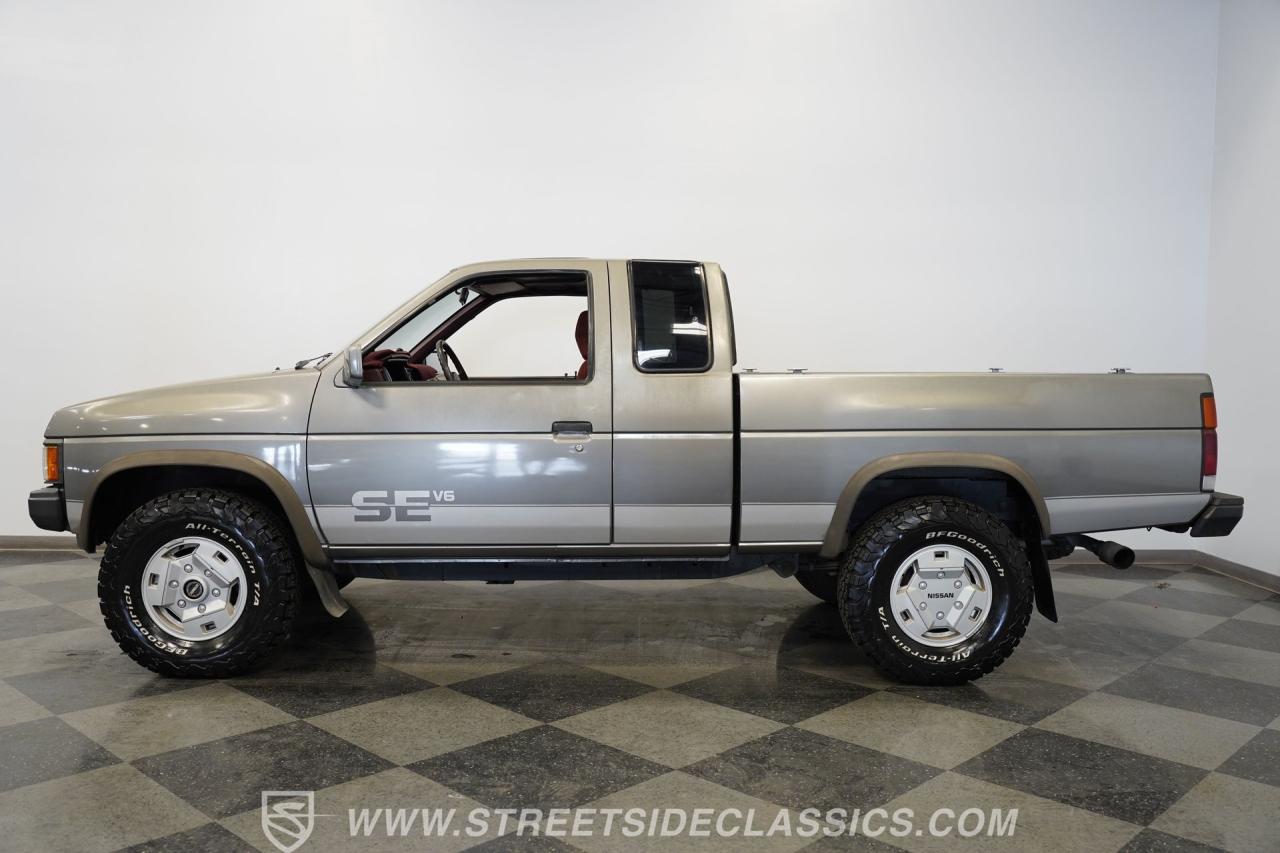 1989 Nissan 4x4 Hardbody Pick Up SE-V6