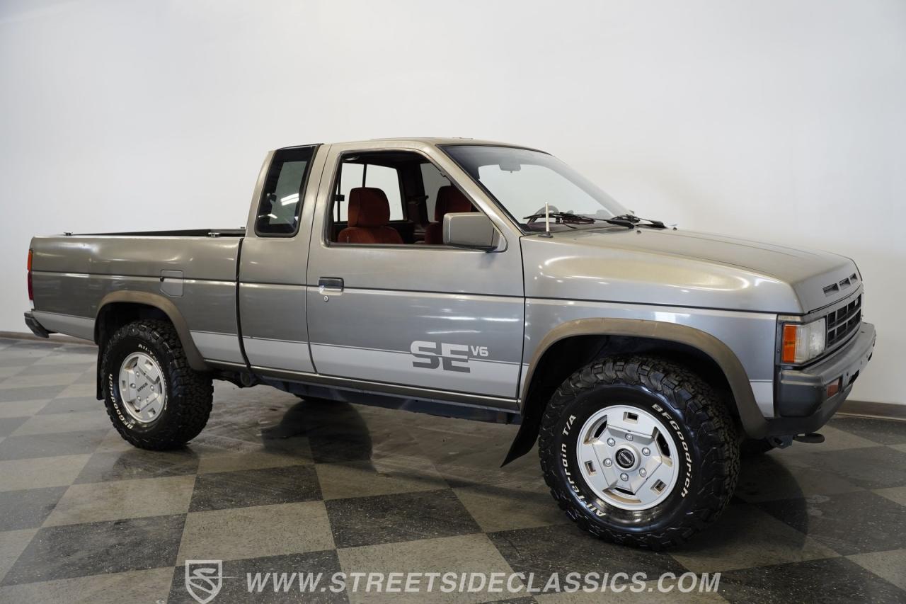 1989 Nissan 4x4 Hardbody Pick Up SE-V6
