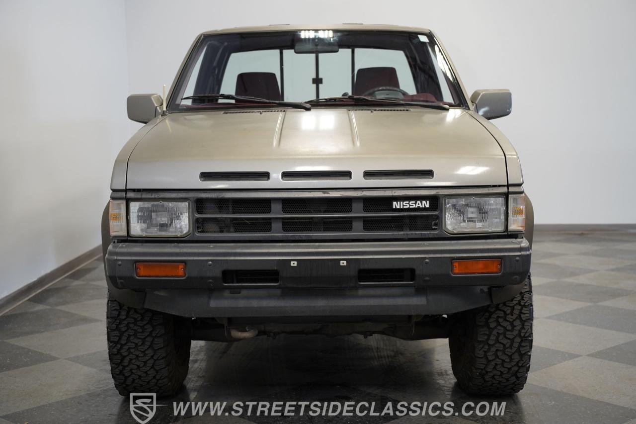 1989 Nissan 4x4 Hardbody Pick Up SE-V6
