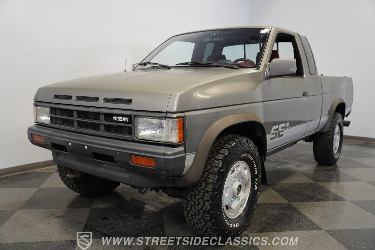 1989 Nissan 4x4 Hardbody Pick Up SE-V6