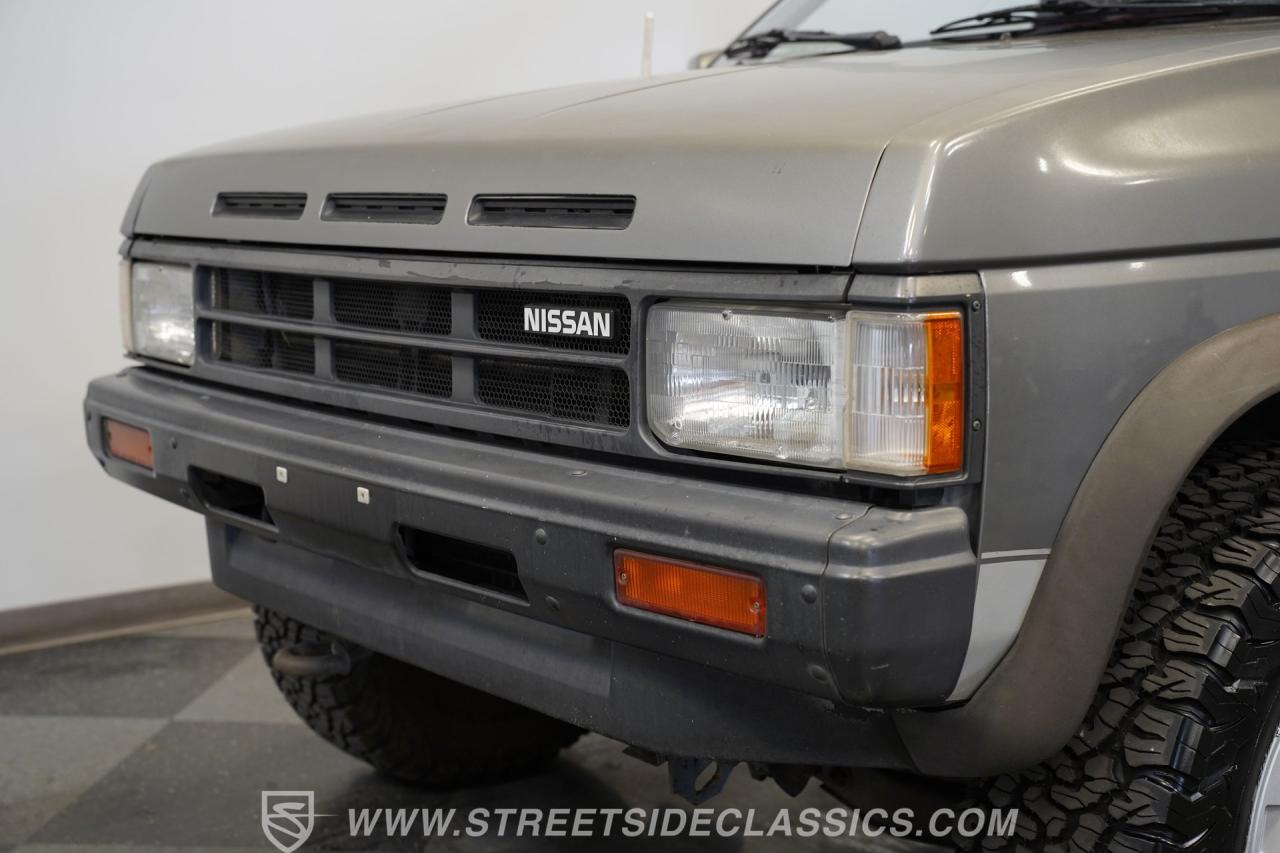 1989 Nissan 4x4 Hardbody Pick Up SE-V6