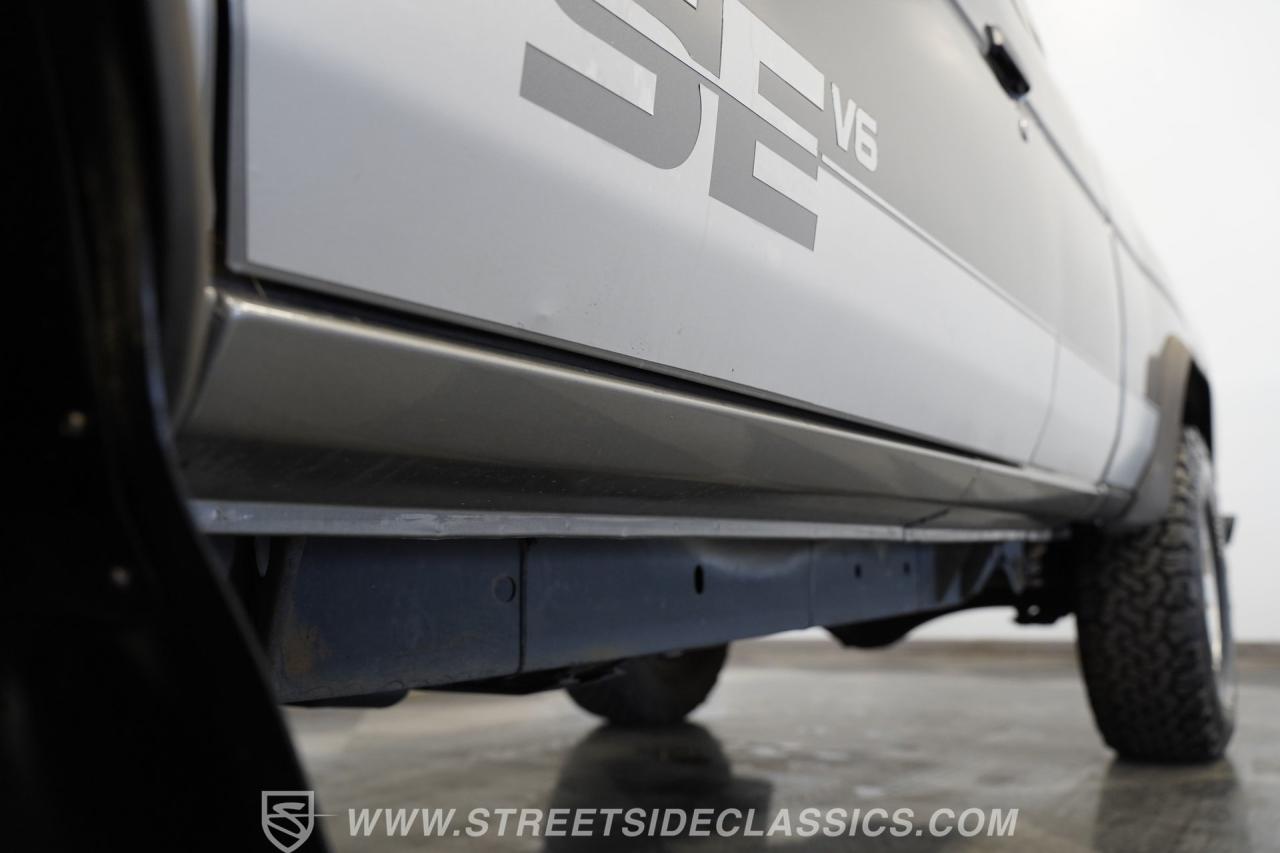 1989 Nissan 4x4 Hardbody Pick Up SE-V6