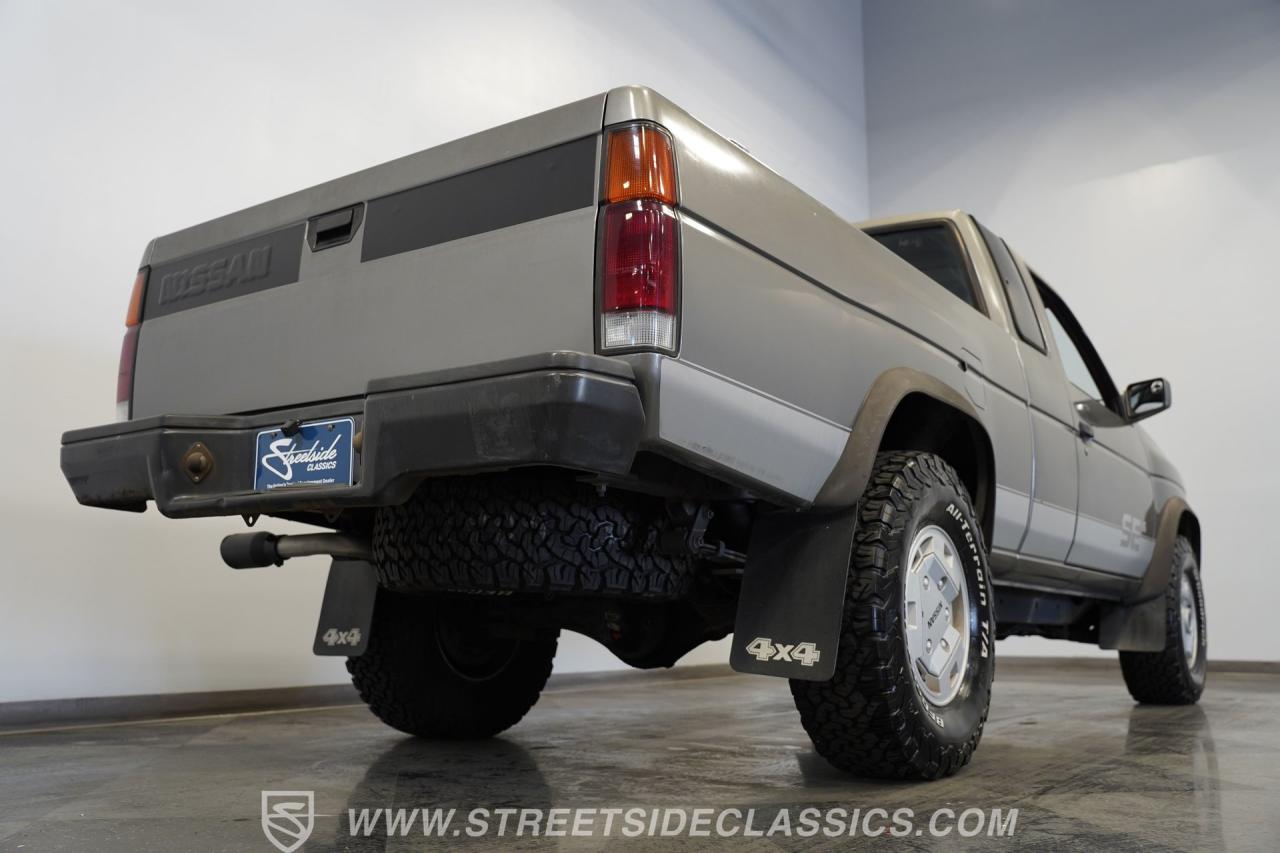 1989 Nissan 4x4 Hardbody Pick Up SE-V6