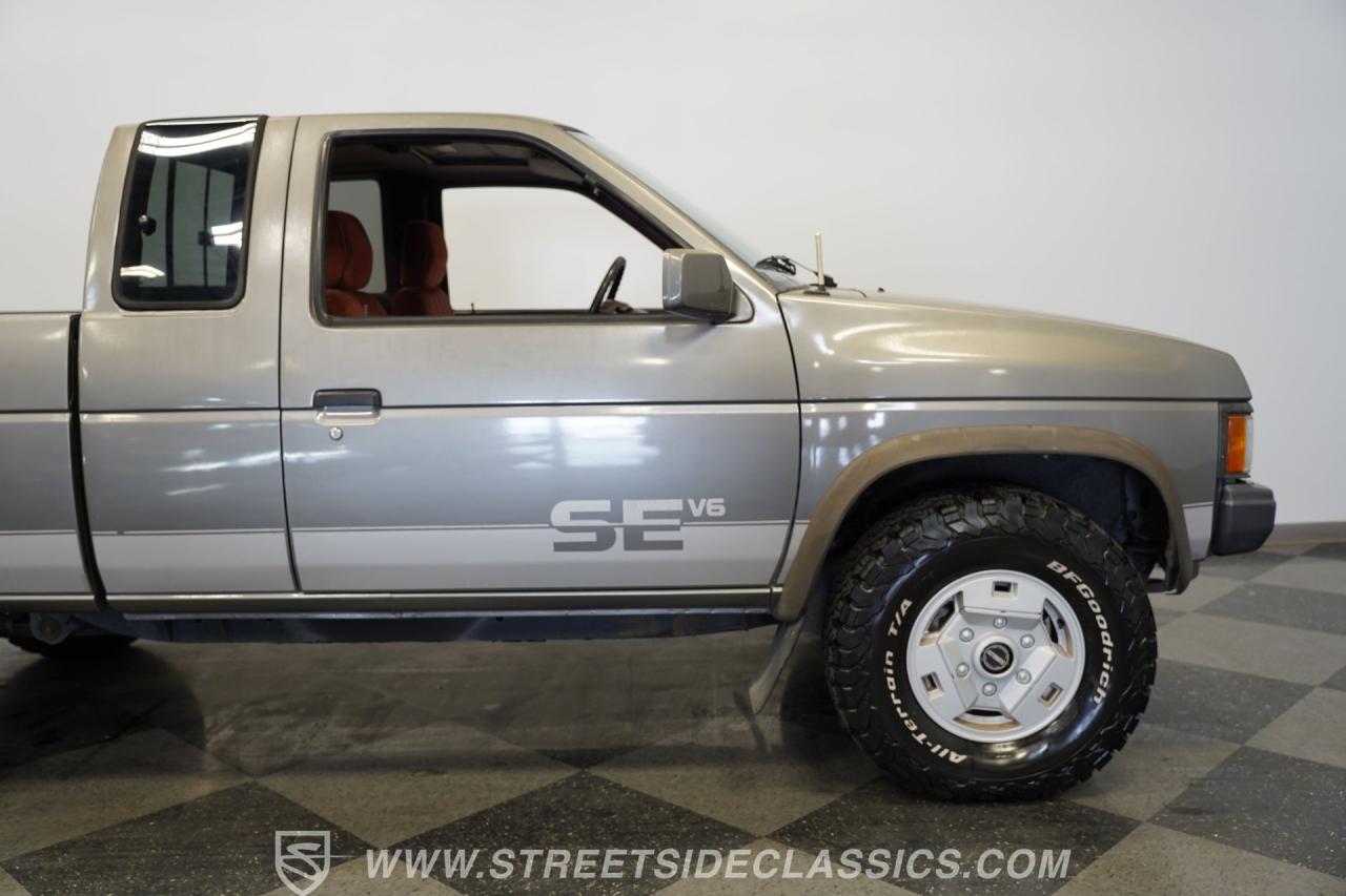 1989 Nissan 4x4 Hardbody Pick Up SE-V6