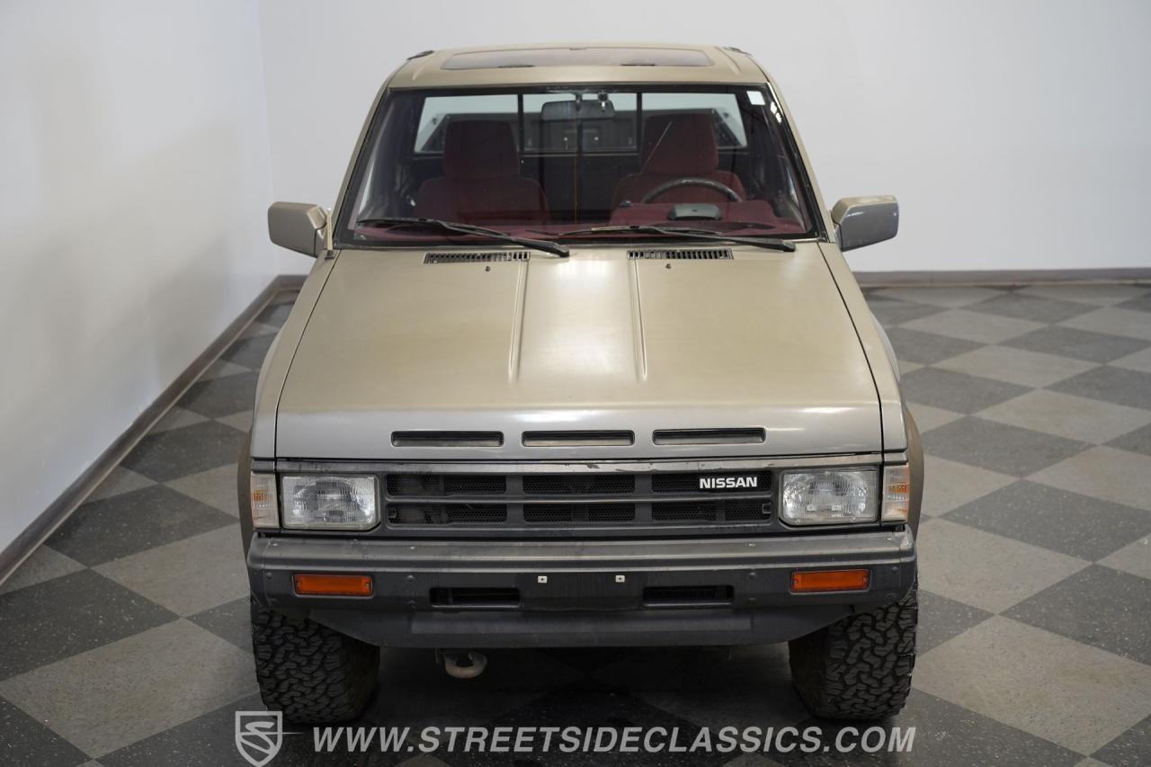 1989 Nissan 4x4 Hardbody Pick Up SE-V6