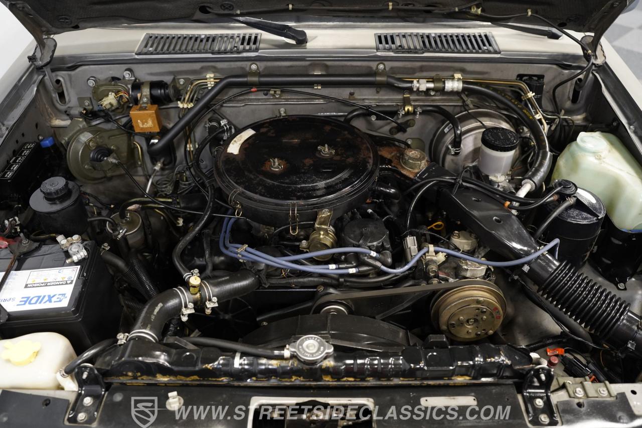 1989 Nissan 4x4 Hardbody Pick Up SE-V6