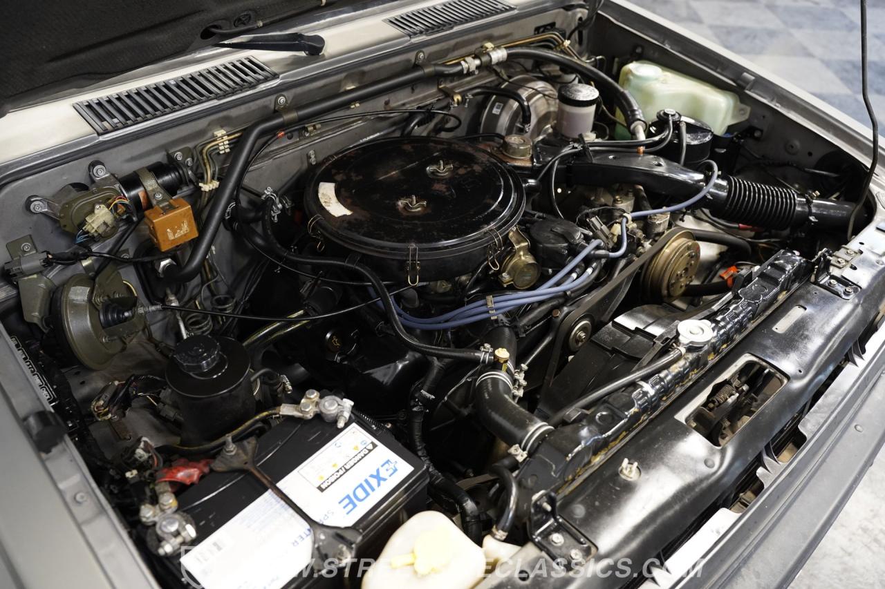 1989 Nissan 4x4 Hardbody Pick Up SE-V6