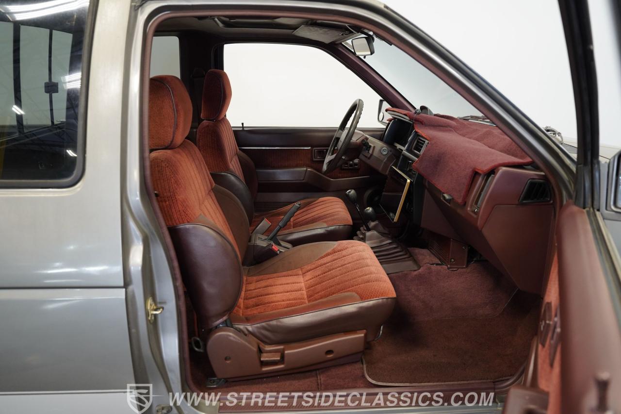 1989 Nissan 4x4 Hardbody Pick Up SE-V6