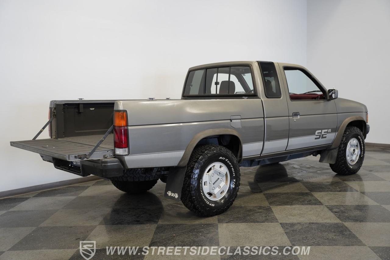 1989 Nissan 4x4 Hardbody Pick Up SE-V6