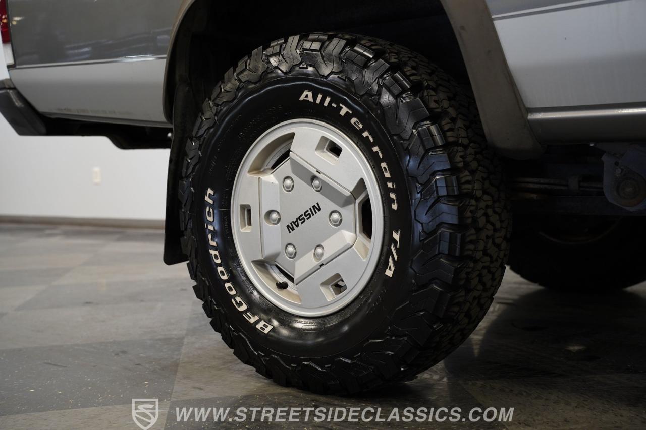 1989 Nissan 4x4 Hardbody Pick Up SE-V6