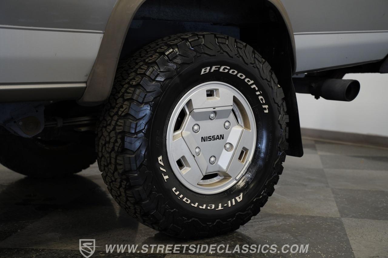 1989 Nissan 4x4 Hardbody Pick Up SE-V6