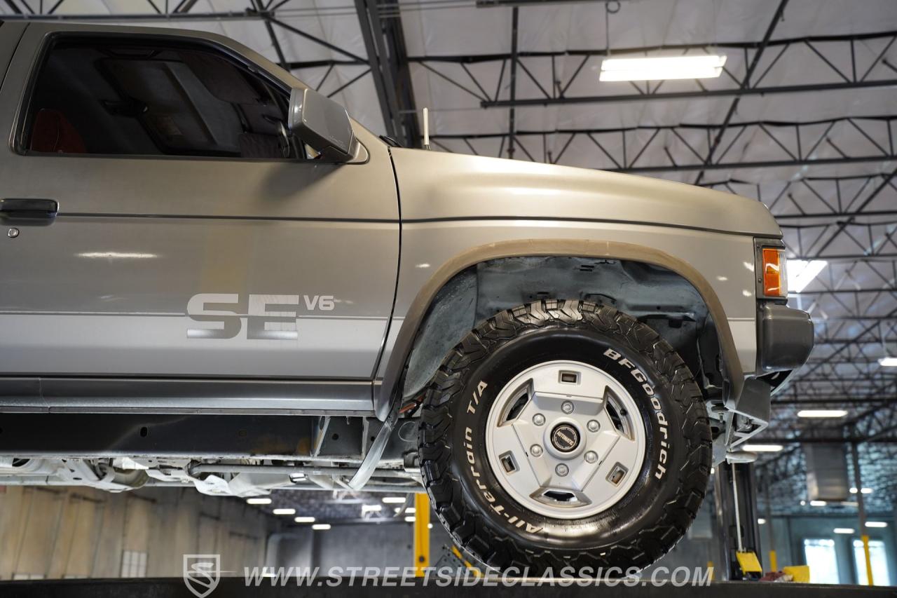 1989 Nissan 4x4 Hardbody Pick Up SE-V6